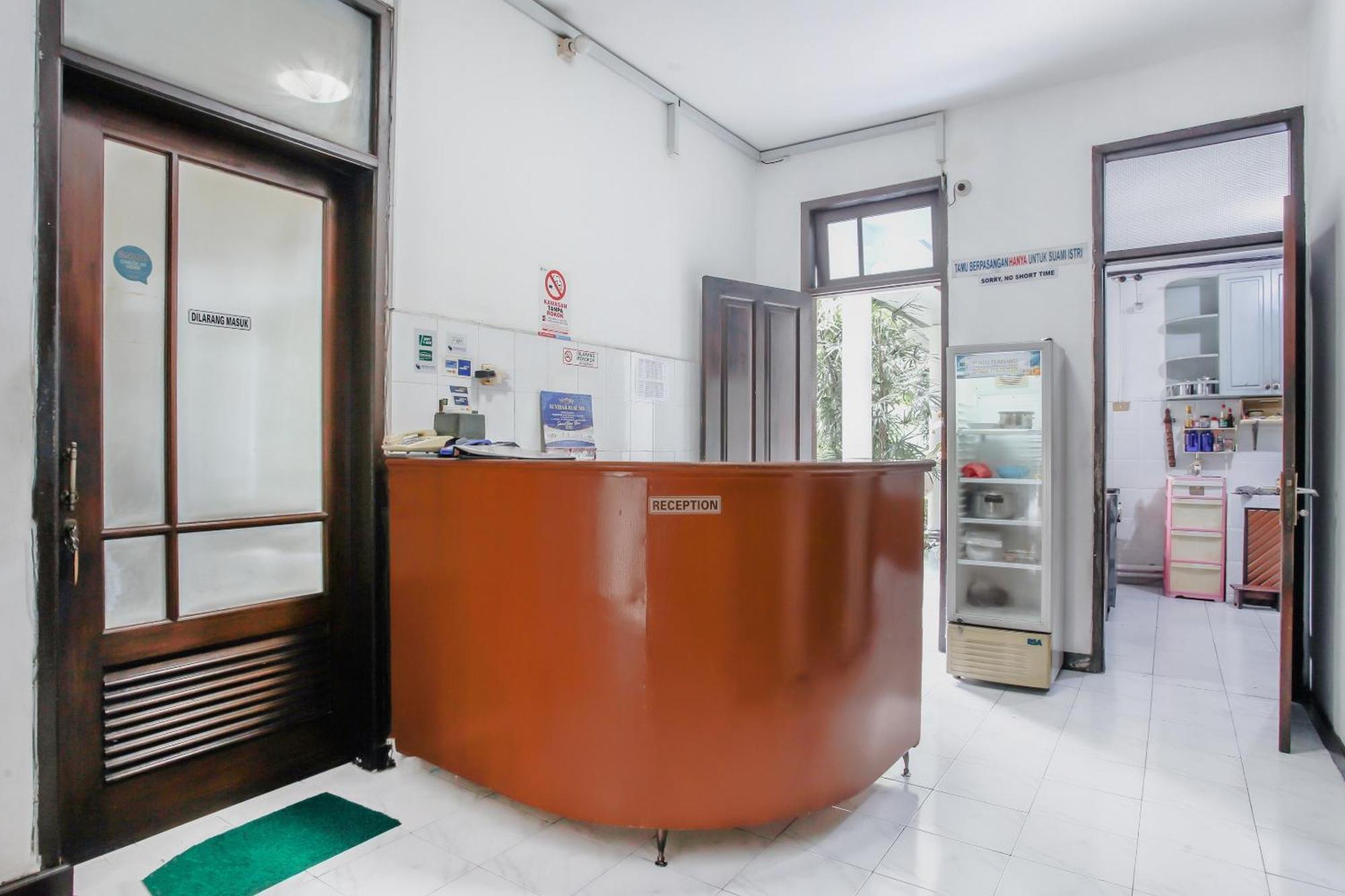 Oyo Life 90091 Wisma Pakuan Syariah Богор Екстер'єр фото