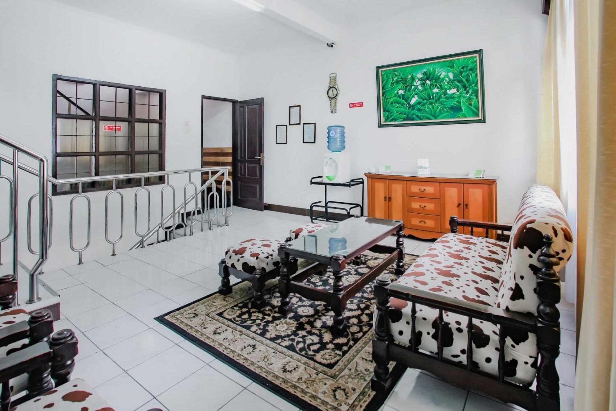 Oyo Life 90091 Wisma Pakuan Syariah Богор Екстер'єр фото