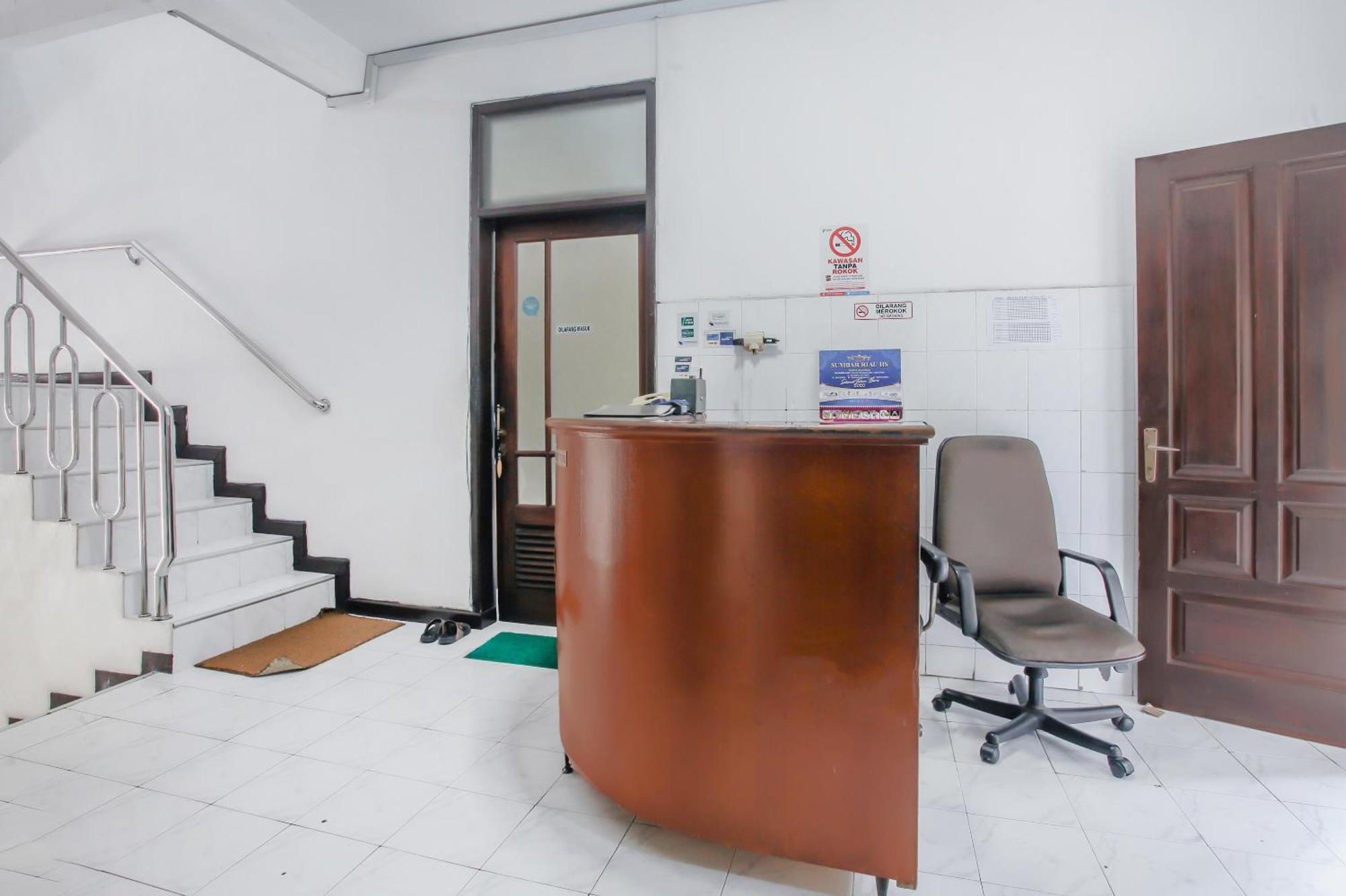 Oyo Life 90091 Wisma Pakuan Syariah Богор Екстер'єр фото