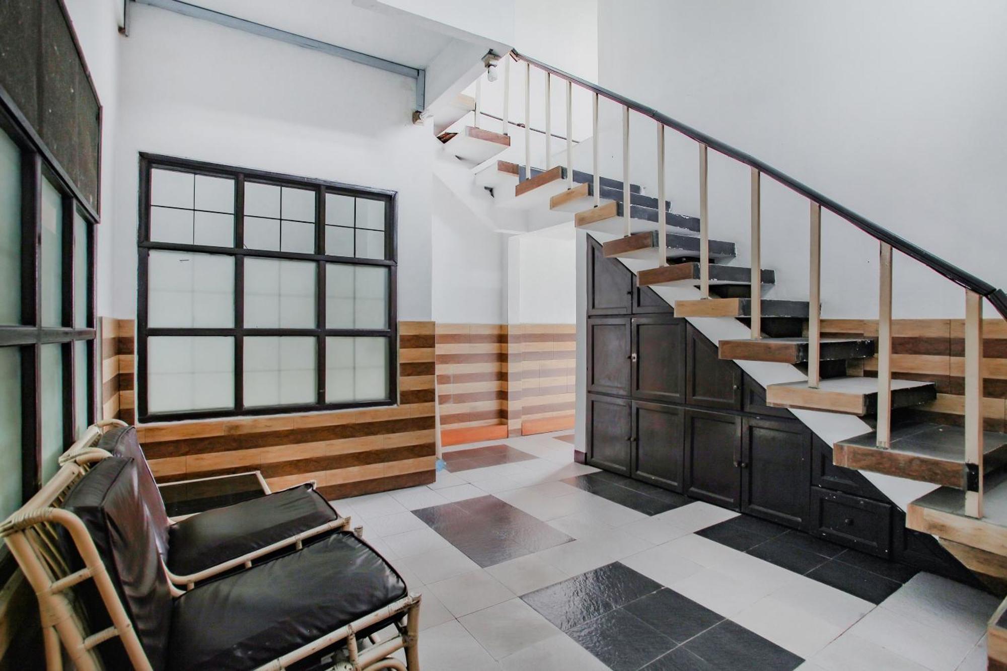 Oyo Life 90091 Wisma Pakuan Syariah Богор Екстер'єр фото