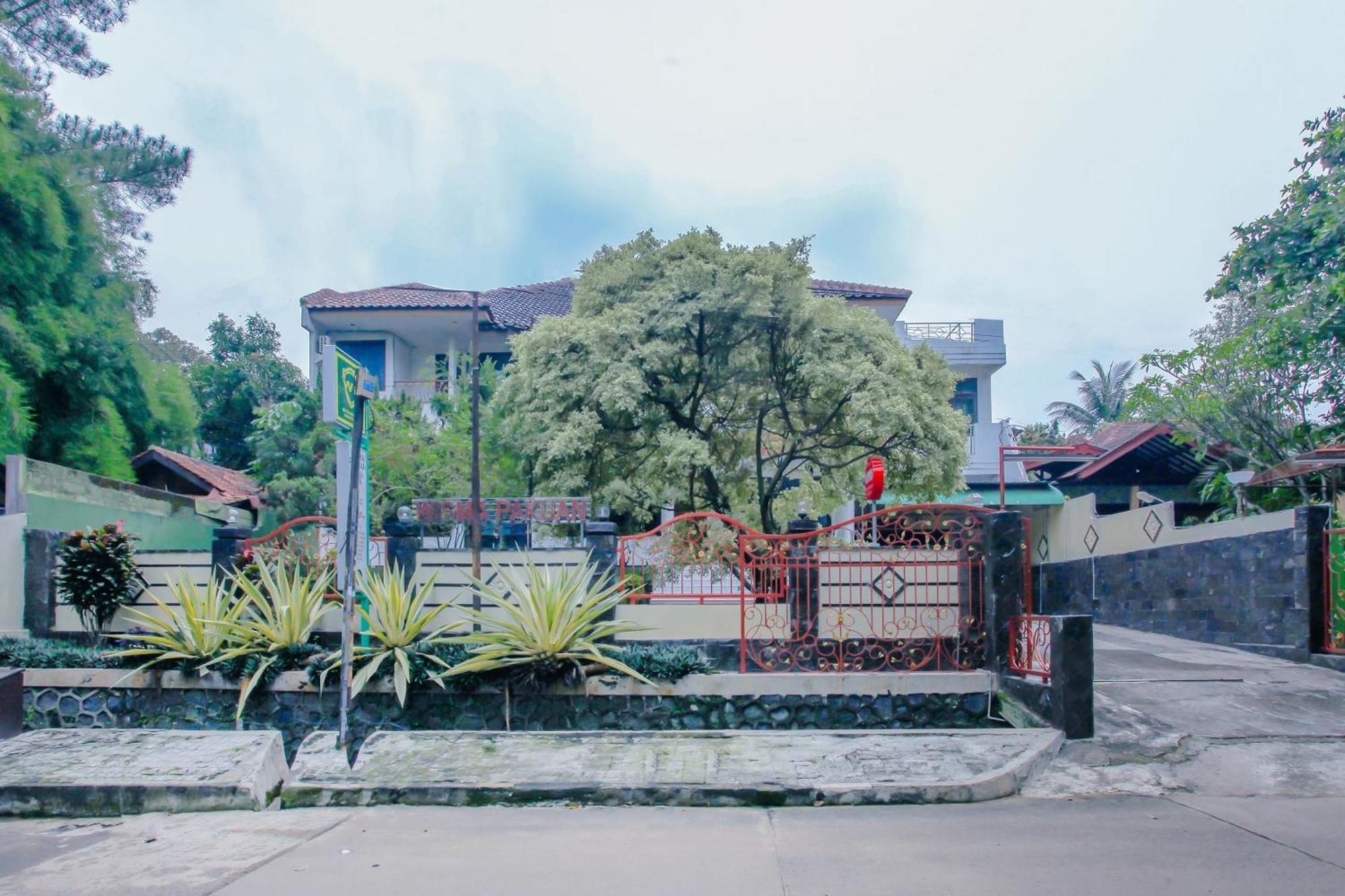 Oyo Life 90091 Wisma Pakuan Syariah Богор Екстер'єр фото